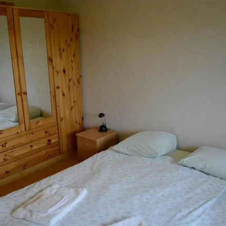 Appartement Anne - Tiefparterre Appartement-fewo- Dusche Oder Bad- Wc 6-bettwohnung By Interhome